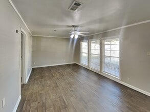 619 Lloyd Dr in Baytown, TX - Building Photo - Building Photo