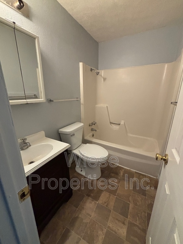 property at 824 E Ridgely Ave