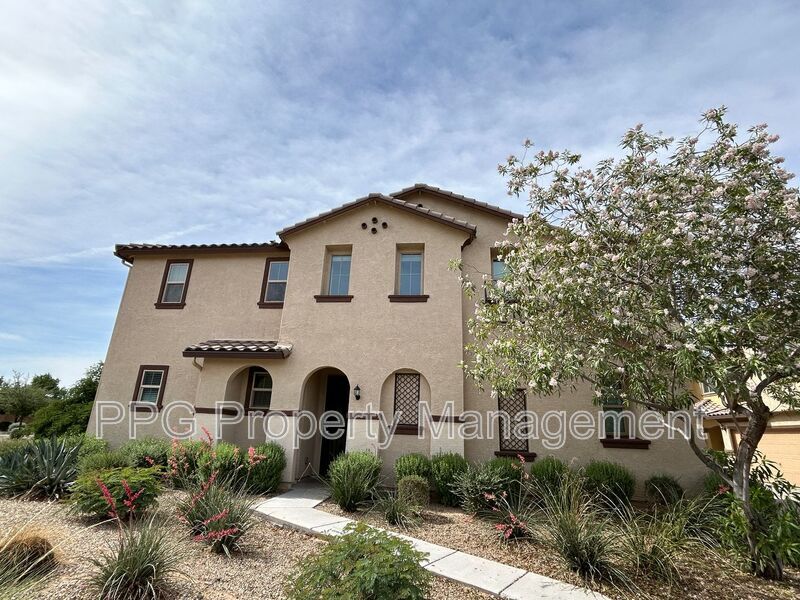 16541 W Sierra St in Surprise, AZ - Building Photo