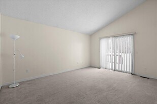 31112 Columbia Dr in Novi, MI - Building Photo