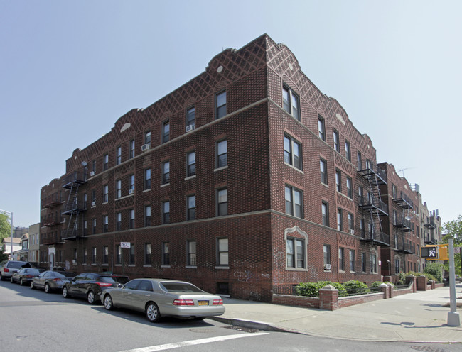 Linden Court in Brooklyn, NY - Building Photo - Building Photo