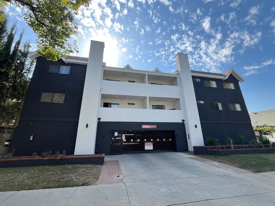 420 Windsor Rd in Glendale, CA - Building Photo