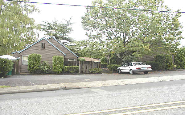 526-538 Buxton Ave in Troutdale, OR - Foto de edificio - Building Photo