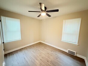 This beautifully updated 3-bedroom, 1-bath in Detroit, MI - Building Photo - Building Photo