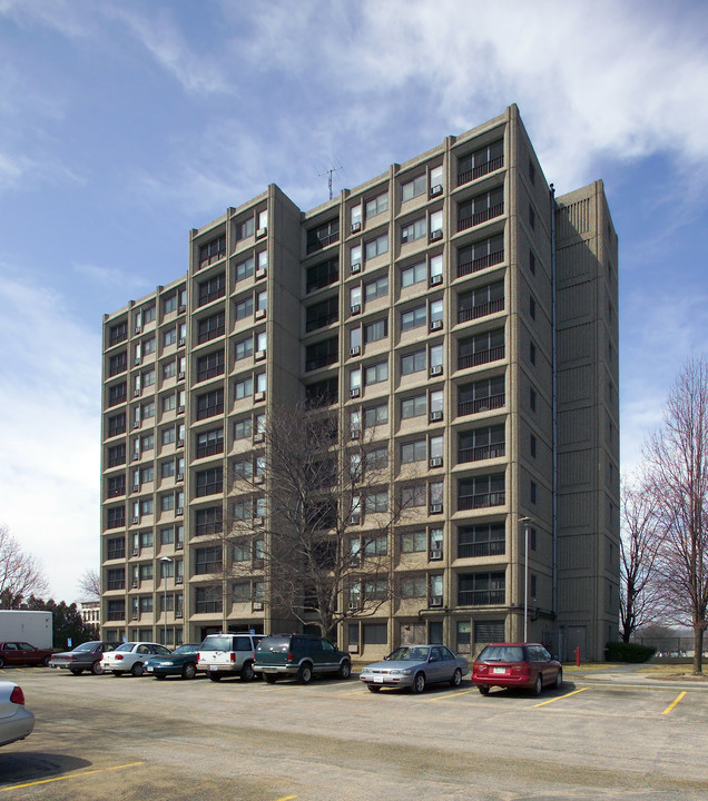 Pulaski Heights Apartments in Holyoke, MA - Building Photo