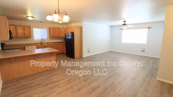 2010 NE Full Moon Dr in Bend, OR - Building Photo