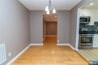 394 Spring Valley Rd in Paramus, NJ - Building Photo - Building Photo