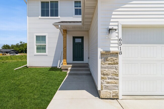6518 NE George Ave in Pleasant Hill, IA - Building Photo - Building Photo