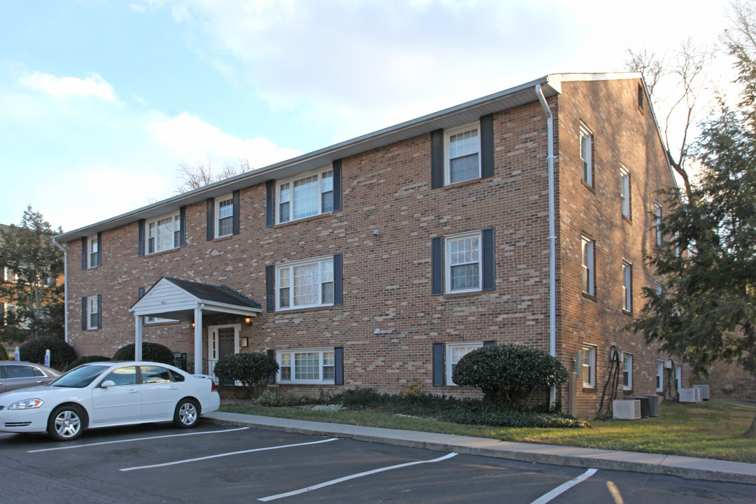 Dogwood Manor in Vinton, VA - Foto de edificio