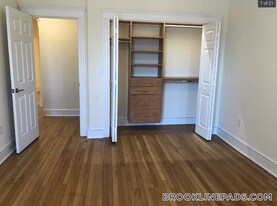 17 Green St, Unit 2 in Brookline, MA - Building Photo