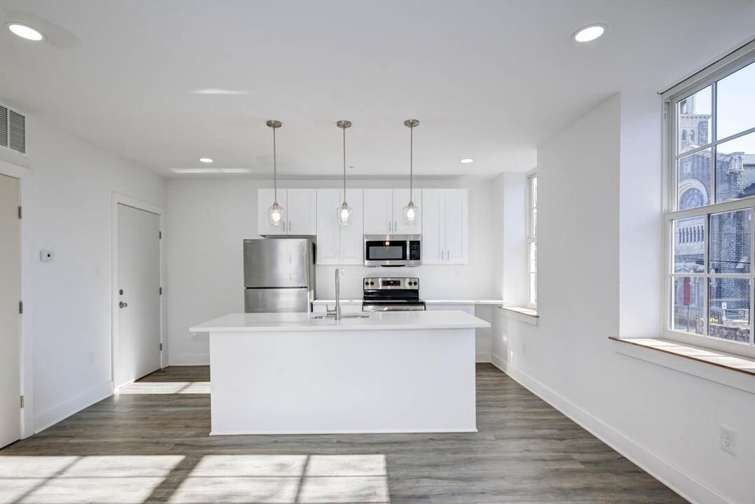 211 E Union St in Burlington, NJ - Foto de edificio