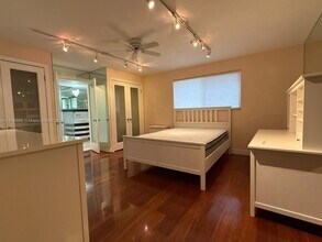 1728 NE 39th St in Oakland Park, FL - Building Photo - Building Photo