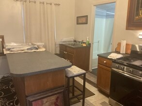 5921 Crepe Myrtle Ct, Unit SUITE IN- law North HillS in Raleigh, NC - Foto de edificio - Building Photo