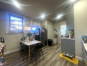 1914 Beacon St, Unit 1 in Boston, MA - Foto de edificio - Building Photo