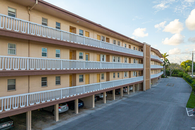 Plantation Terrace in Plantation, FL - Building Photo - Building Photo