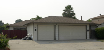 2201 Manzanita Way in Antioch, CA - Building Photo
