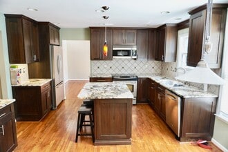 15203 Sovereign Pl in Chantilly, VA - Building Photo - Building Photo