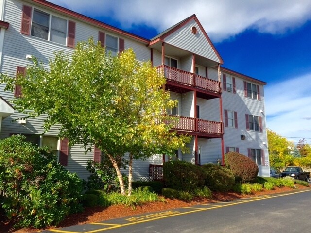 7 Railroad Ave in Derry, NH - Building Photo - Building Photo