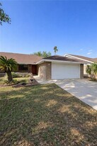 18 South Dr in Pharr, TX - Building Photo