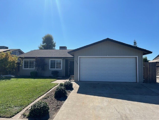 14428 E Parkdale Dr in Lockeford, CA - Building Photo