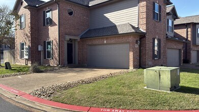 1425 W Villa Maria Rd in Bryan, TX - Building Photo - Building Photo