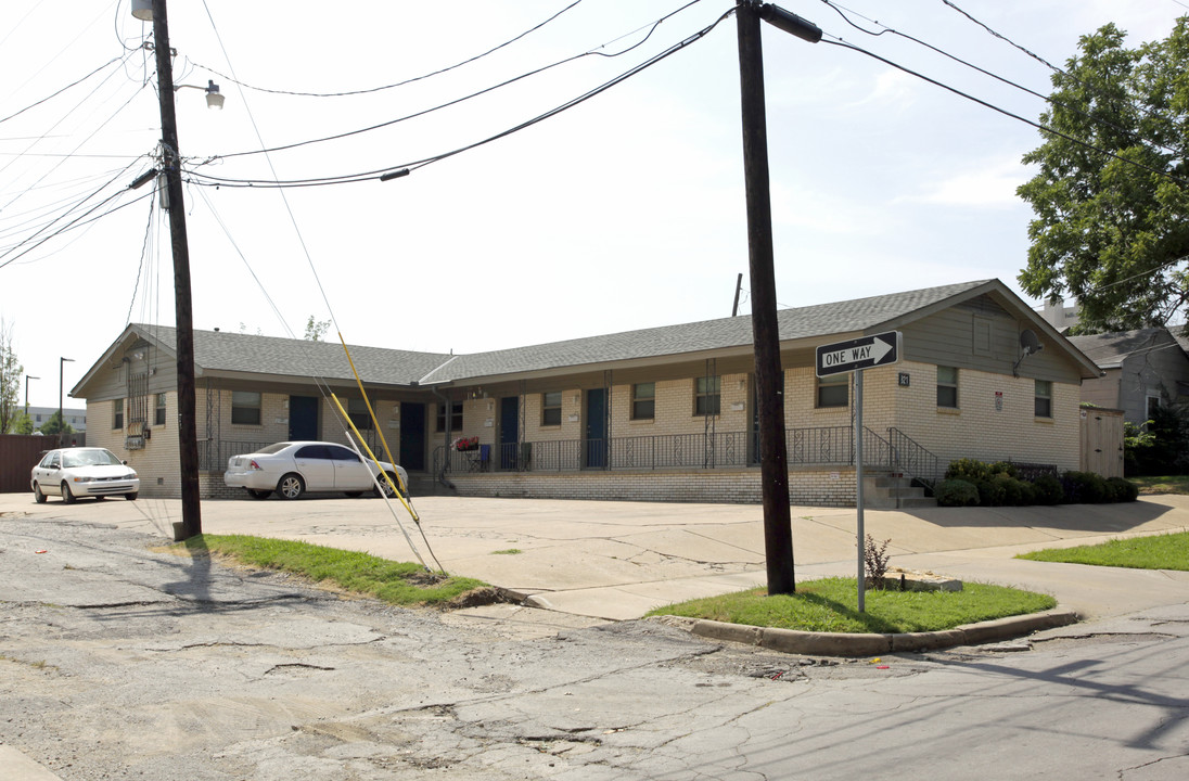 821 S Troost Ave in Tulsa, OK - Building Photo