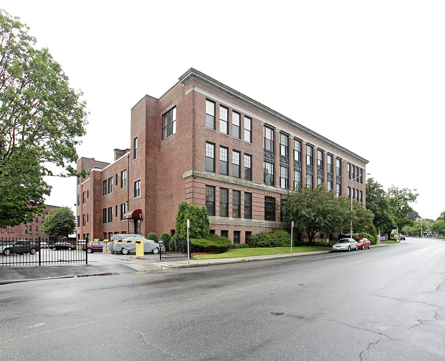 North High Gardens in Worcester, MA - Building Photo