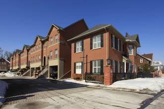 8038 Yonge in Vaughan, ON - Building Photo - Primary Photo