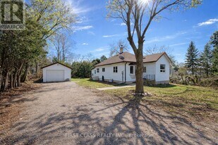 2081 Metro Rd N in Georgina, ON - Building Photo