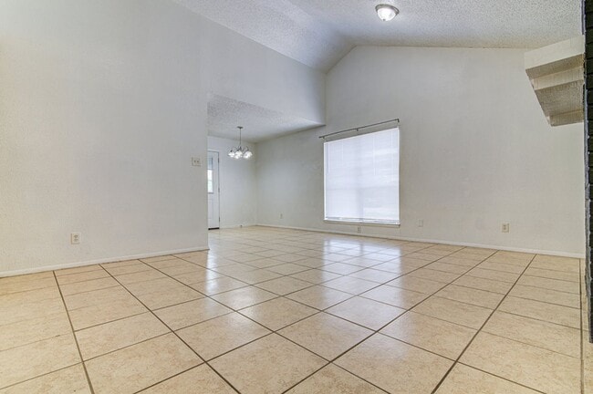 1202 Westcott Dr in Round Rock, TX - Foto de edificio - Building Photo