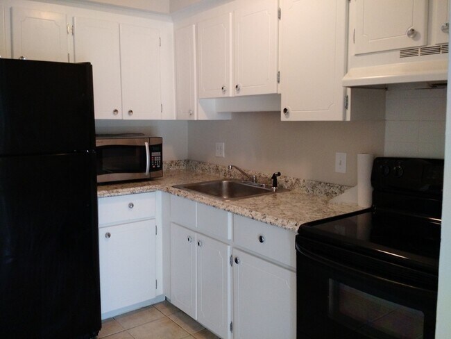 915 Edgell Rd, Unit 88 in Framingham, MA - Building Photo - Building Photo