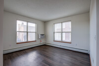 Lyon's Court Senior Apartments in St. Paul, MN - Foto de edificio - Interior Photo