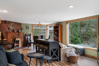 11582 Washougal River Rd in Washougal, WA - Building Photo - Building Photo