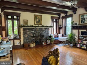348 Green Ln in Philadelphia, PA - Building Photo - Building Photo