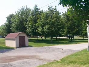 402 E Cedar St in Bonduel, WI - Foto de edificio - Building Photo