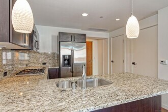 800 The Mark Ln, Unit 403 in San Diego, CA - Building Photo - Building Photo