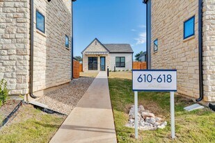 1601 Mustang Dr in Marble Falls, TX - Building Photo