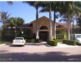 800 Scotia Dr-Unit -305 in Hypoluxo, FL - Building Photo - Building Photo