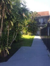 9229 SW 87th Ave in Miami, FL - Building Photo - Building Photo