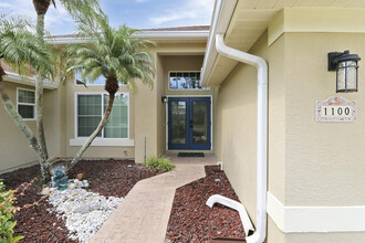 1100 SE Strathmore Dr in Port St. Lucie, FL - Building Photo - Building Photo