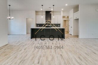 8429 Stonewood Dr in Oklahoma City, OK - Building Photo - Building Photo