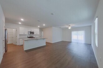 31914 Katelin Cir in Leesburg, FL - Building Photo - Building Photo