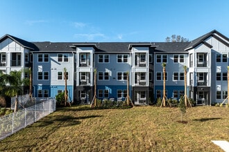 Fox Pointe in Holly Hill, FL - Building Photo - Building Photo