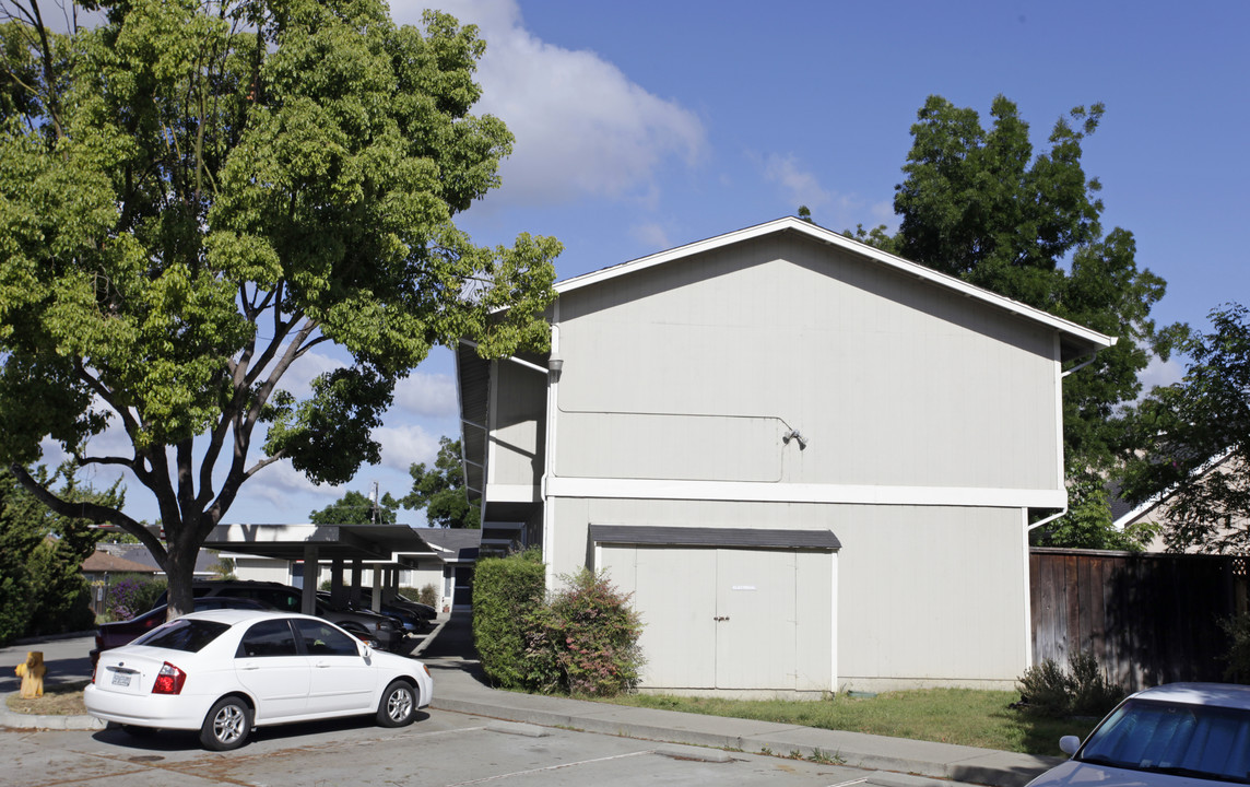 Forest Avenue Townhomes in Castro Valley, CA - Building Photo