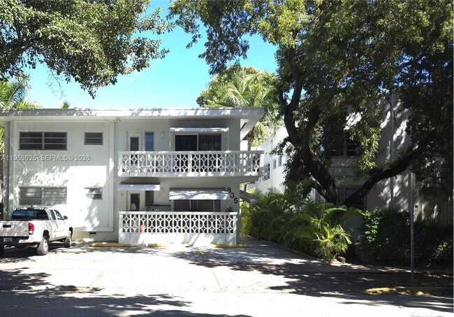 835 Meridian Ave in Miami Beach, FL - Building Photo - Building Photo