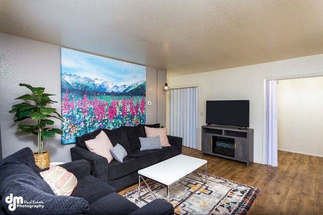 887 E 76th Ave in Anchorage, AK - Building Photo - Building Photo