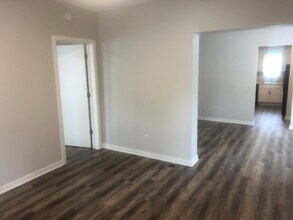 949 Fulton St W in Grand Rapids, MI - Building Photo - Building Photo