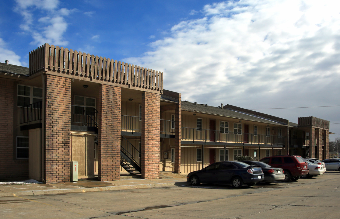 Brookhaven Plaza in Bartlesville, OK - Building Photo