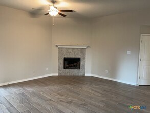 7607 Melanite Dr in Killeen, TX - Foto de edificio - Building Photo