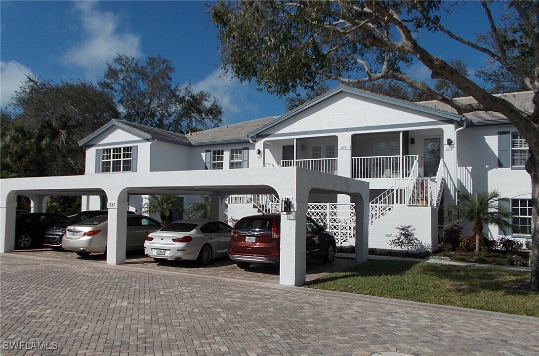 847 Tanbark Dr in Naples, FL - Building Photo